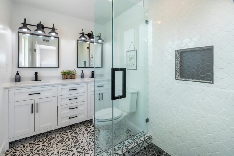 10 Minimalist Bathroom Decor Ideas for a Clean, Modern Look That Elevate Your Space
