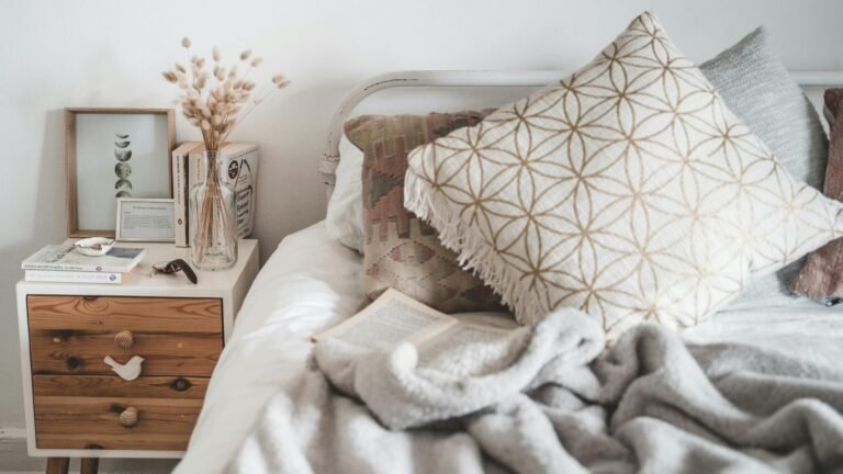 10 Ways to Style Your Bedroom for a Modern and Comfortable Look